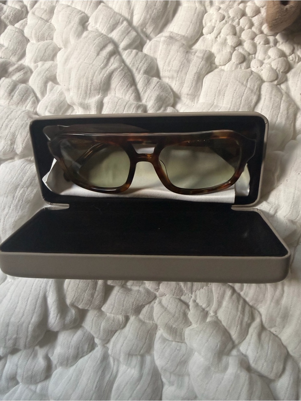 VEHLA Tortoiseshell Sunglasses with Green Lenses